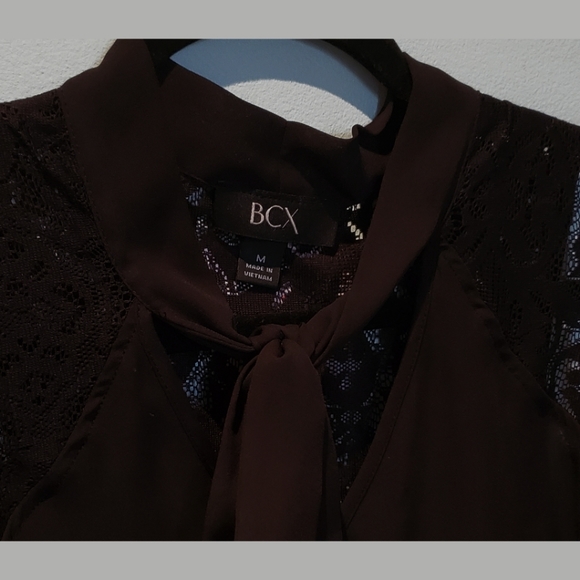 LACY Sleeveless Blouse - Picture 3 of 3